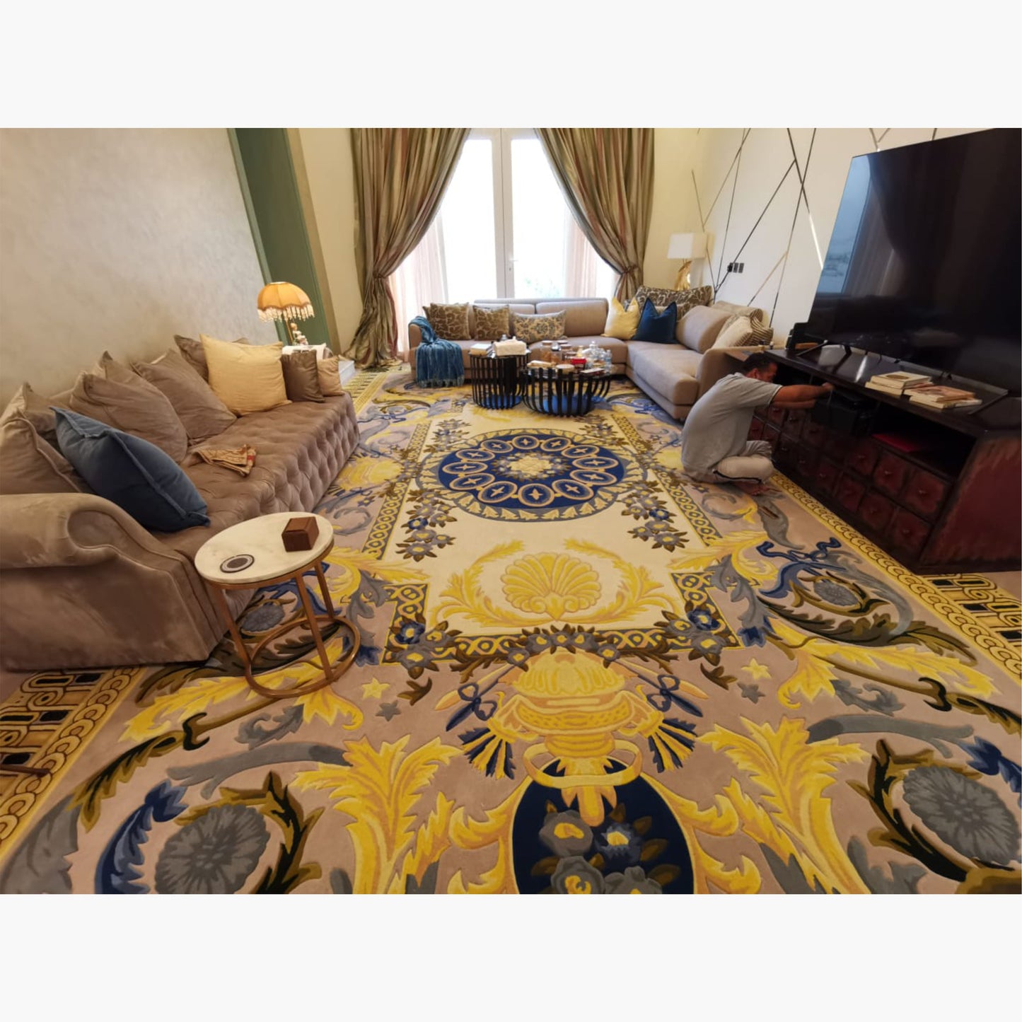 Luxury Hand Tufted New Zealand Wool Rug – Classical Design