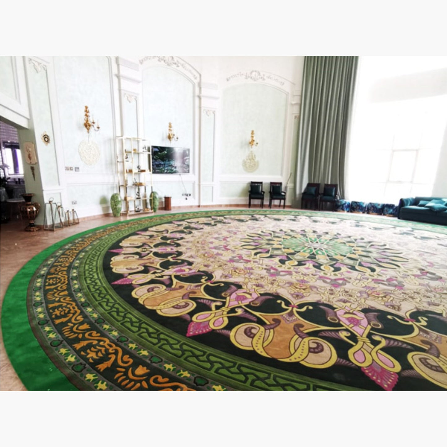 Luxury Hand Tufted New Zealand Wool Rug – Round Classical Green Design